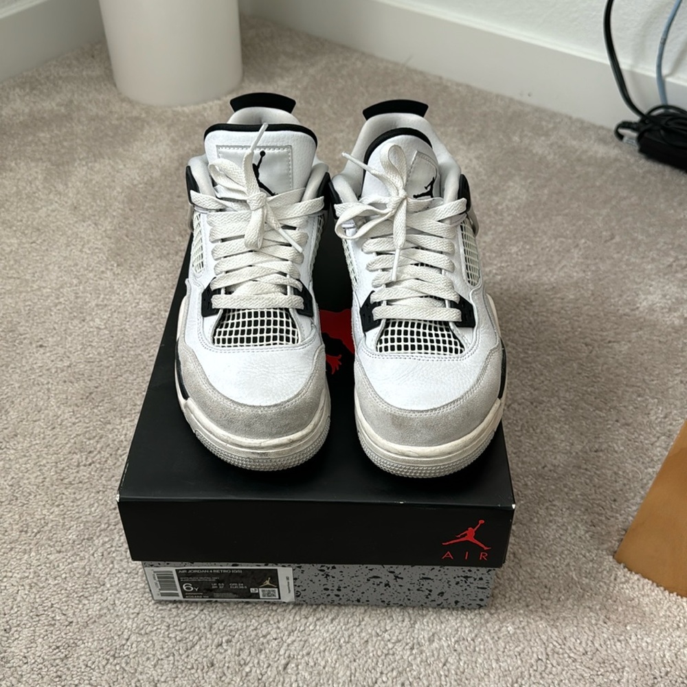 Air Jordan 4’s GS size 6